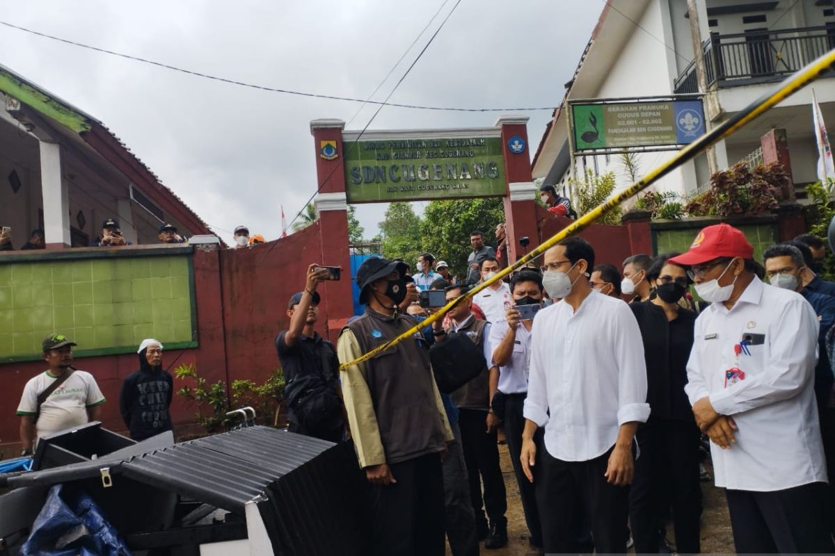 Minister visits three schools affected by Cianjur quake