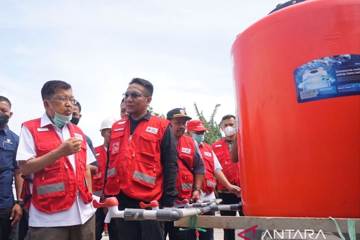 PMI bangun tempat penampungan air bersih di pengungsian