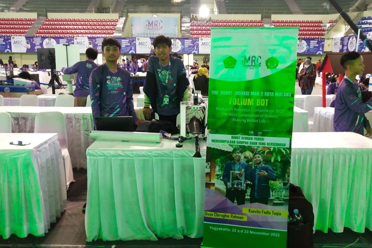 Siswa MAN 2 Malang ciptakan robot penyapu sampah jalanan