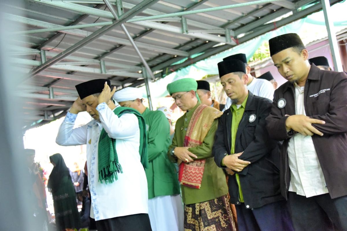 Shalat ghaib dilakukan Wagub Jabar untuk korban gempa Cianjur