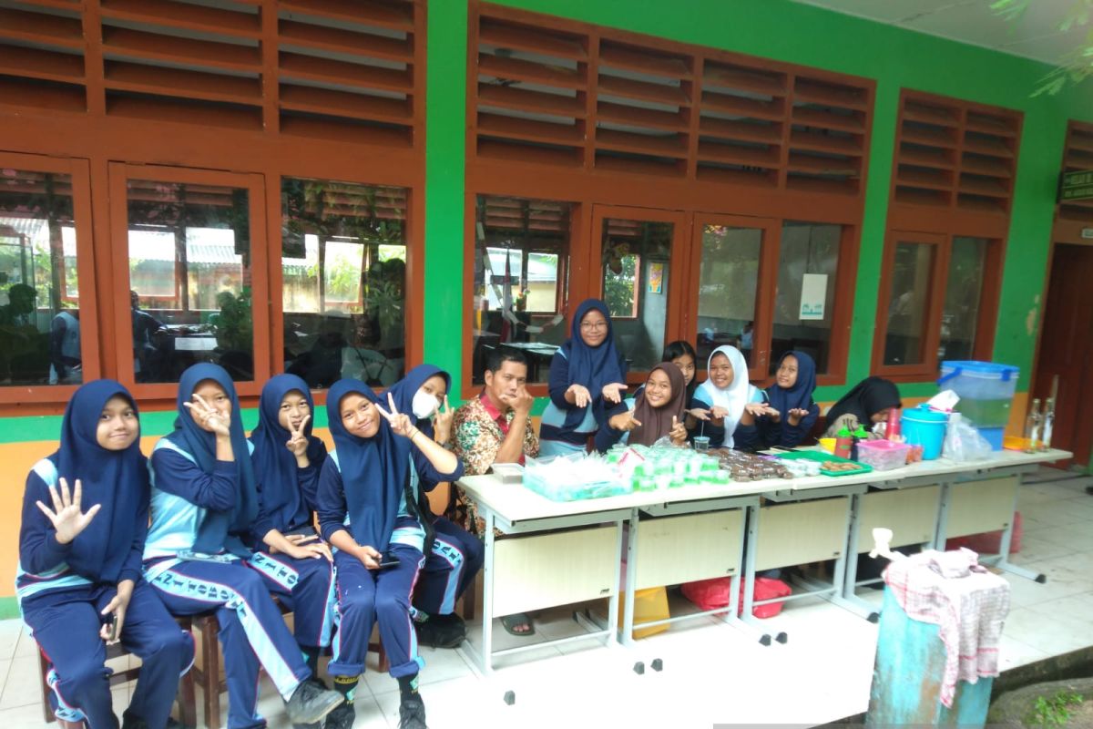 SMPN 1 Toboali gelar berbagai lomba peringati HGN dan HUT PGRI