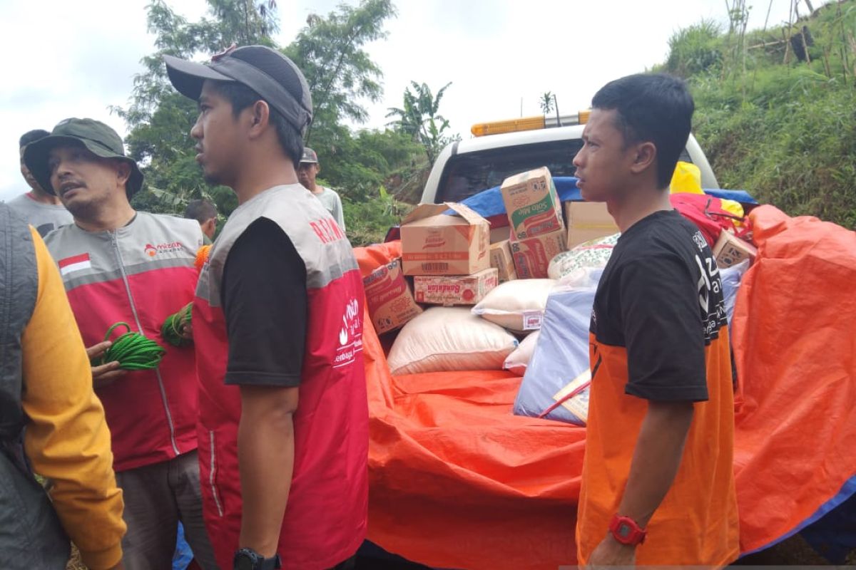 Penyaluran donasi konsumen Alfamidi, bantu korban gempa Cianjur