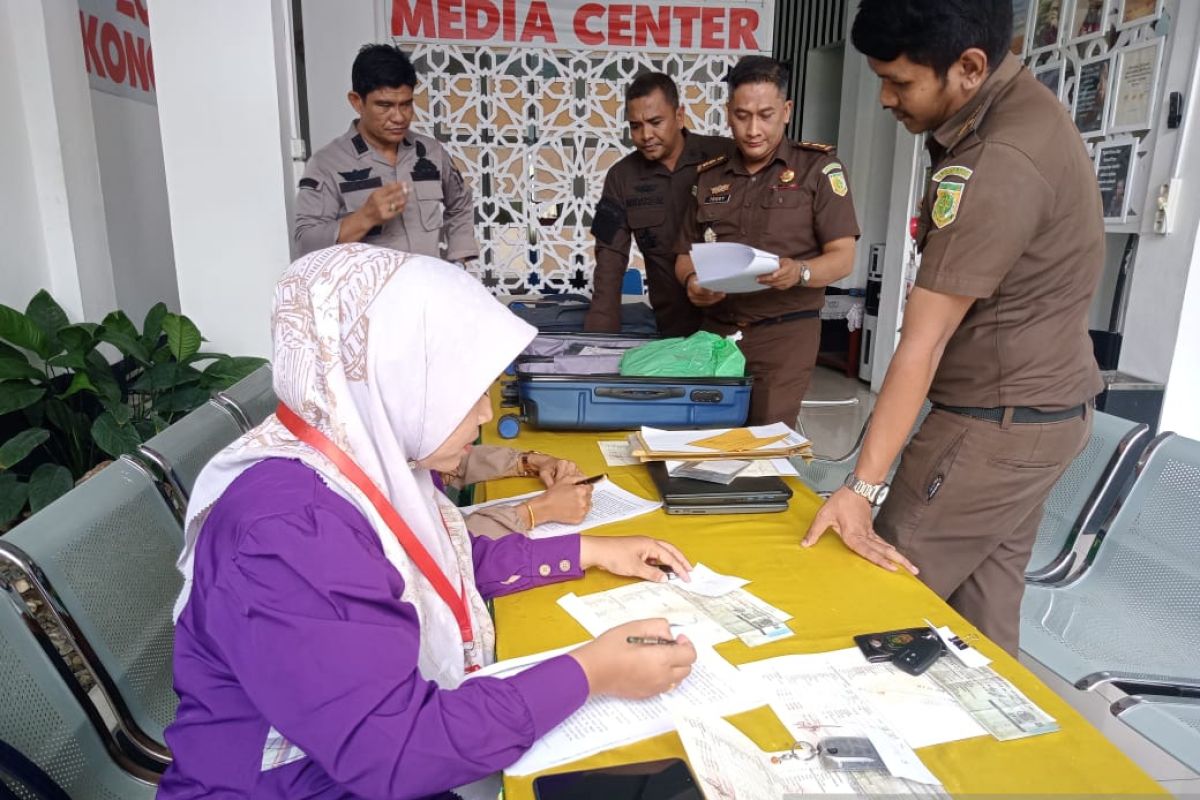 Kejaksaan kembalikan 80 barang bukti kasus investasi bodong di Aceh