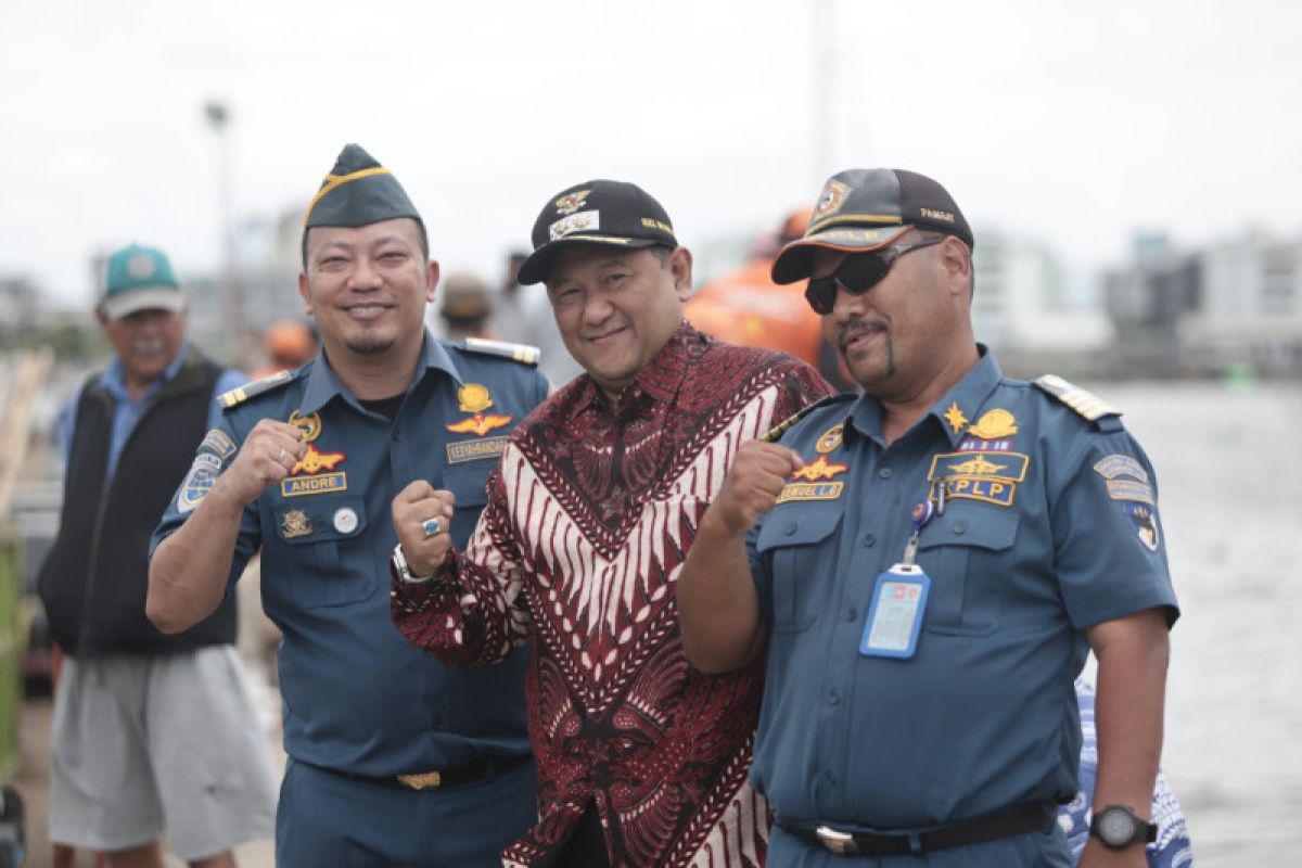 Pemkot Jakut tertibkan kapal yang masih tambat labuh di Waduk Pluit