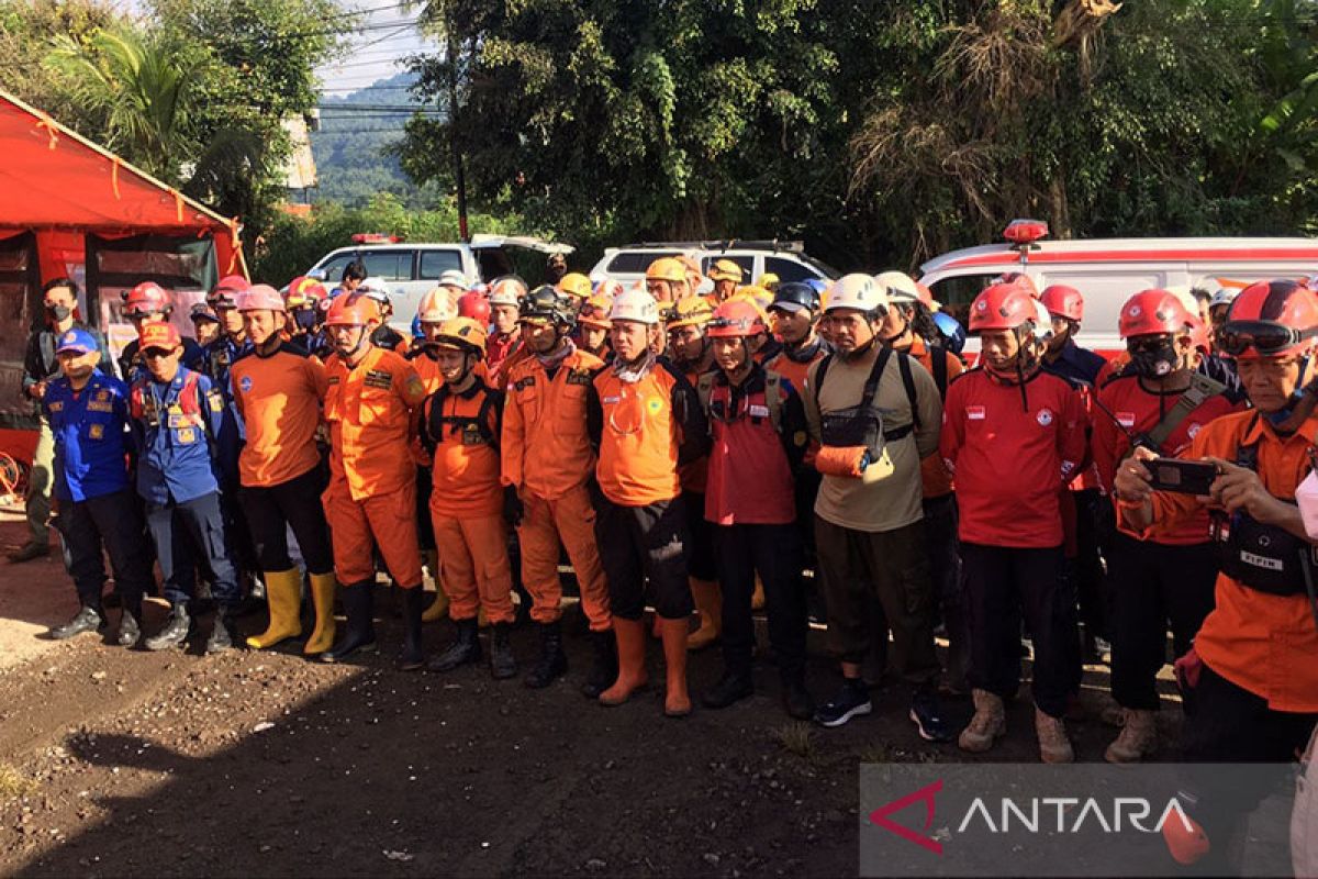 Tim SAR cari 40 orang hilang akibat gempa Cianjur di hari keempat