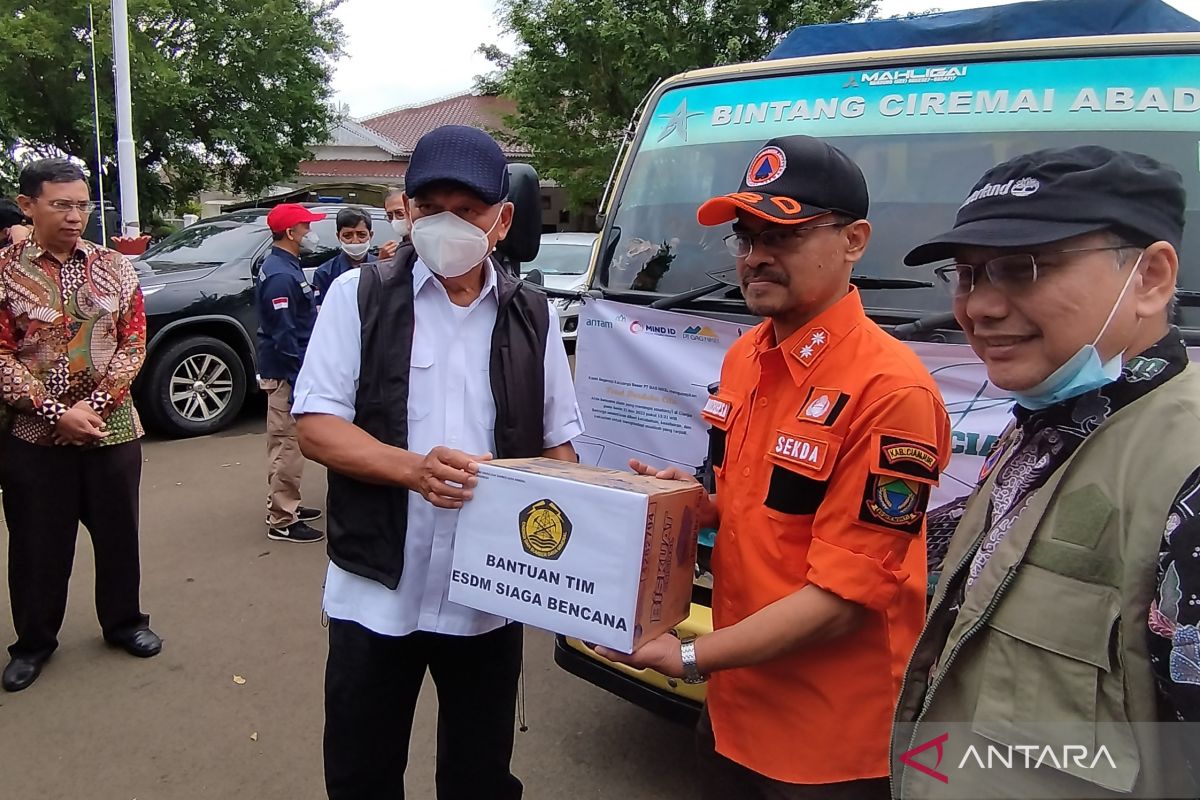 Menteri ESDM salurkan bantuan ke warga terdampak gempa Cianjur