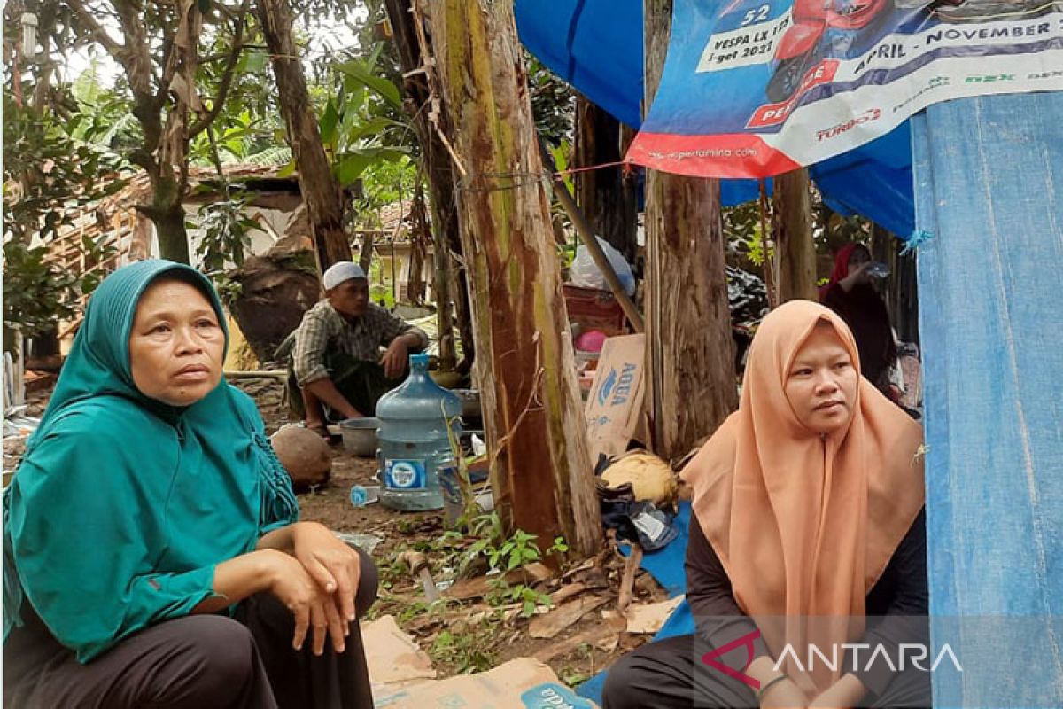 Kisah ibu guru 1,5 jam terjebak di reruntuhan sekolahan Nagrak Cianjur
