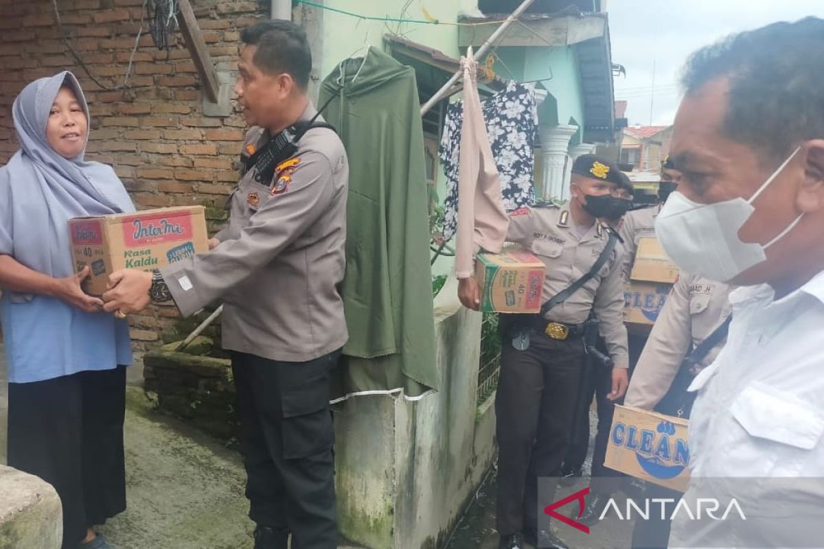 Kapolrestabes Medan serahkan bantuan sembako warga terdampak banjir