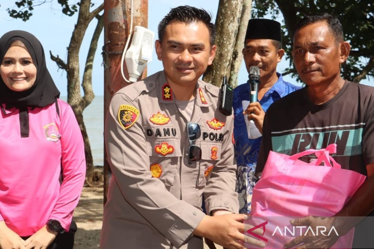 Polres Langkat berikan bansos kepada warga