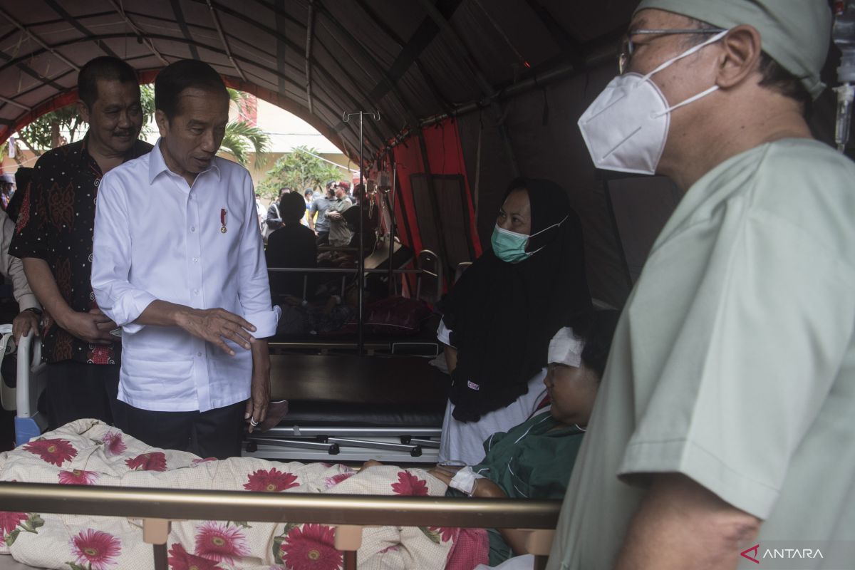 Presiden Jokowi ke Cianjur tinjau rekonstruksi dan penyaluran bantuan