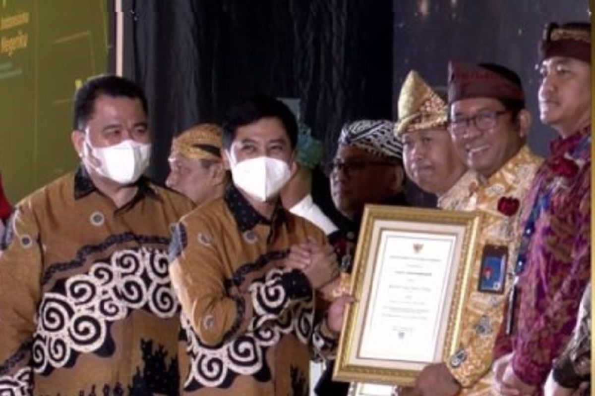 Jambi Airport receives 2022 Healthy Airport Award from Ministry