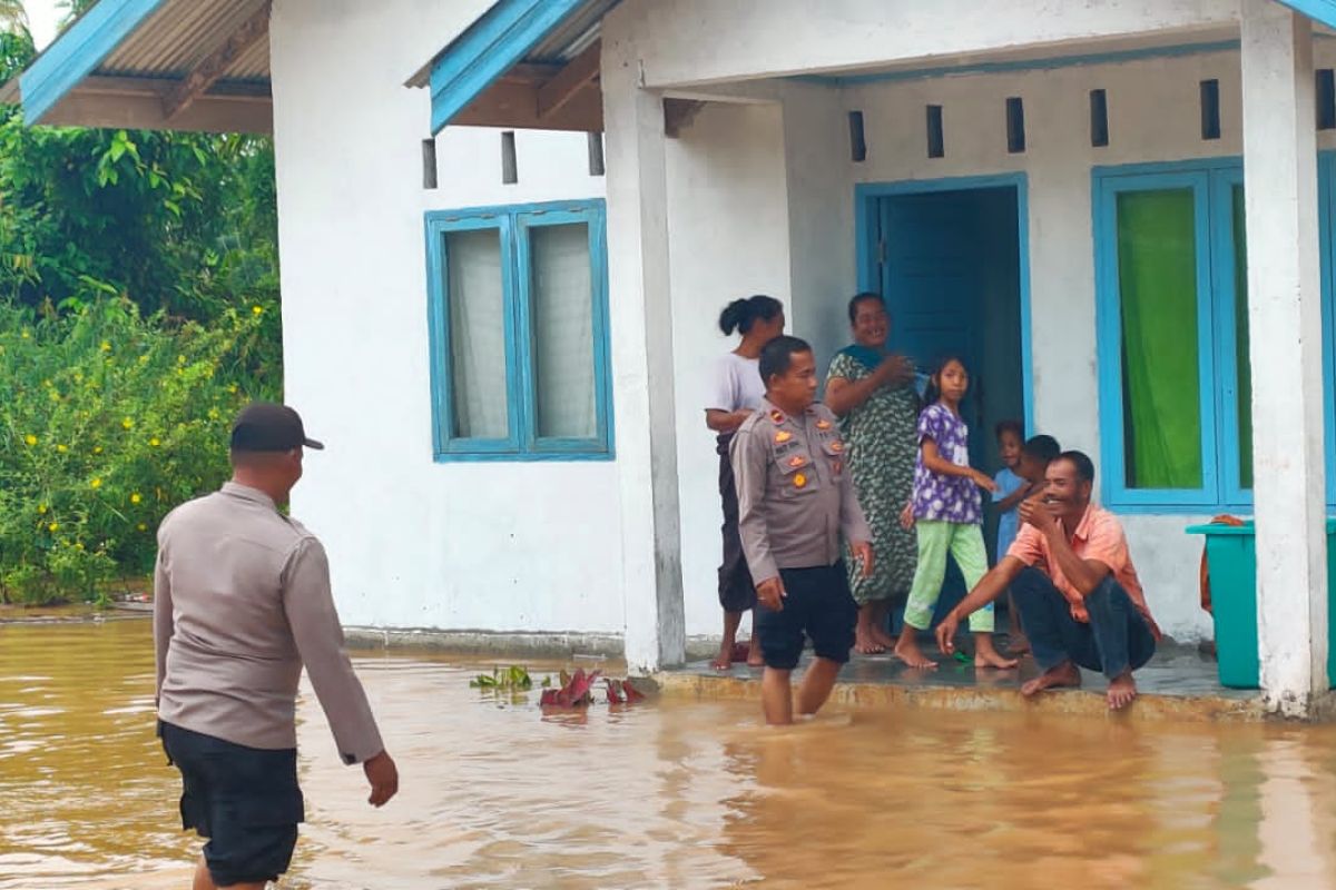 Hujan lebat landa Aceh Jaya, sejumlah desa mulai terendam banjir