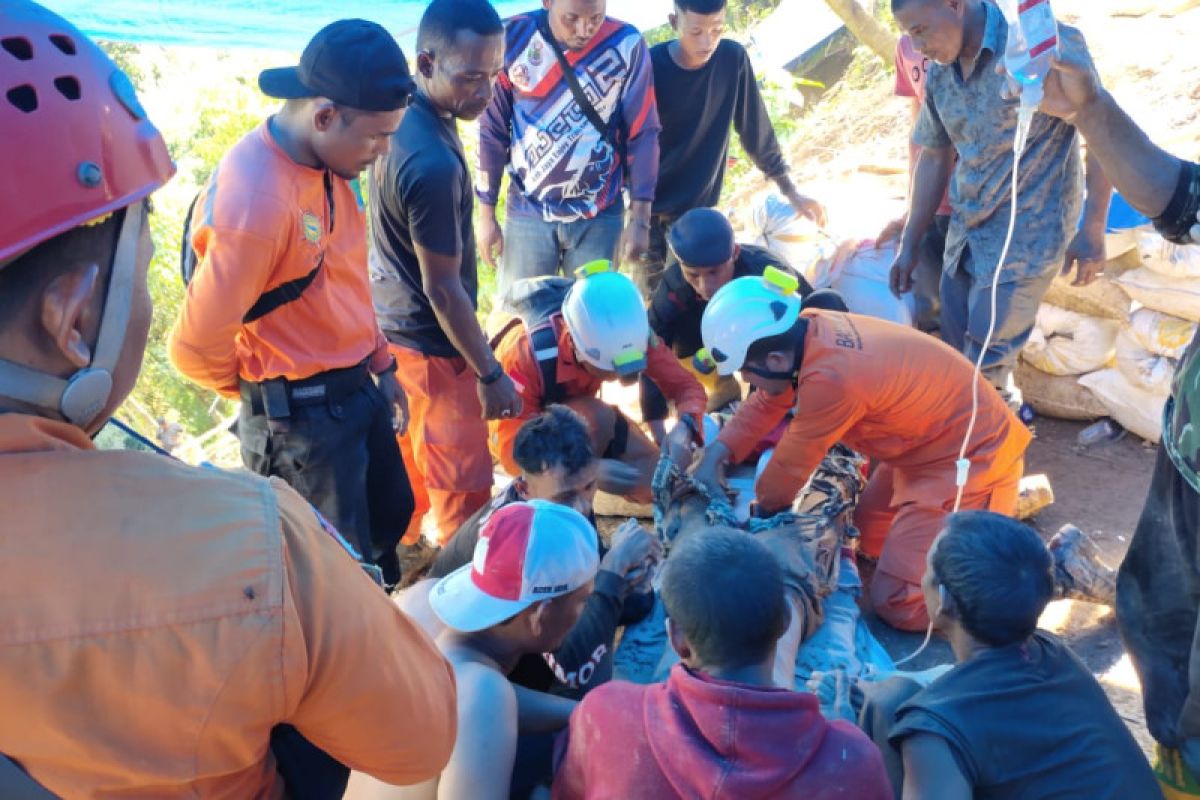 Basarnas evakuasi penambang emas tertimpa longsor di Aceh Jaya