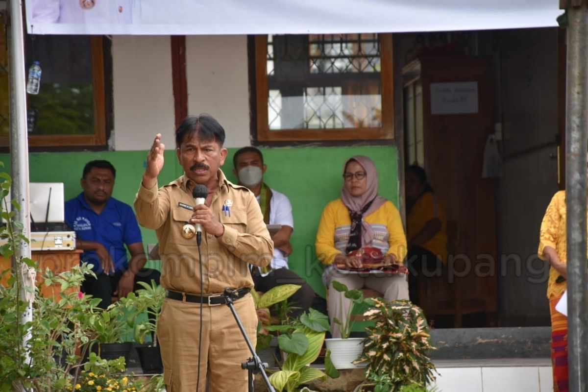 Penjabat Wali Kota Kupang dorong sekolah bentuk klub bahasa Inggris