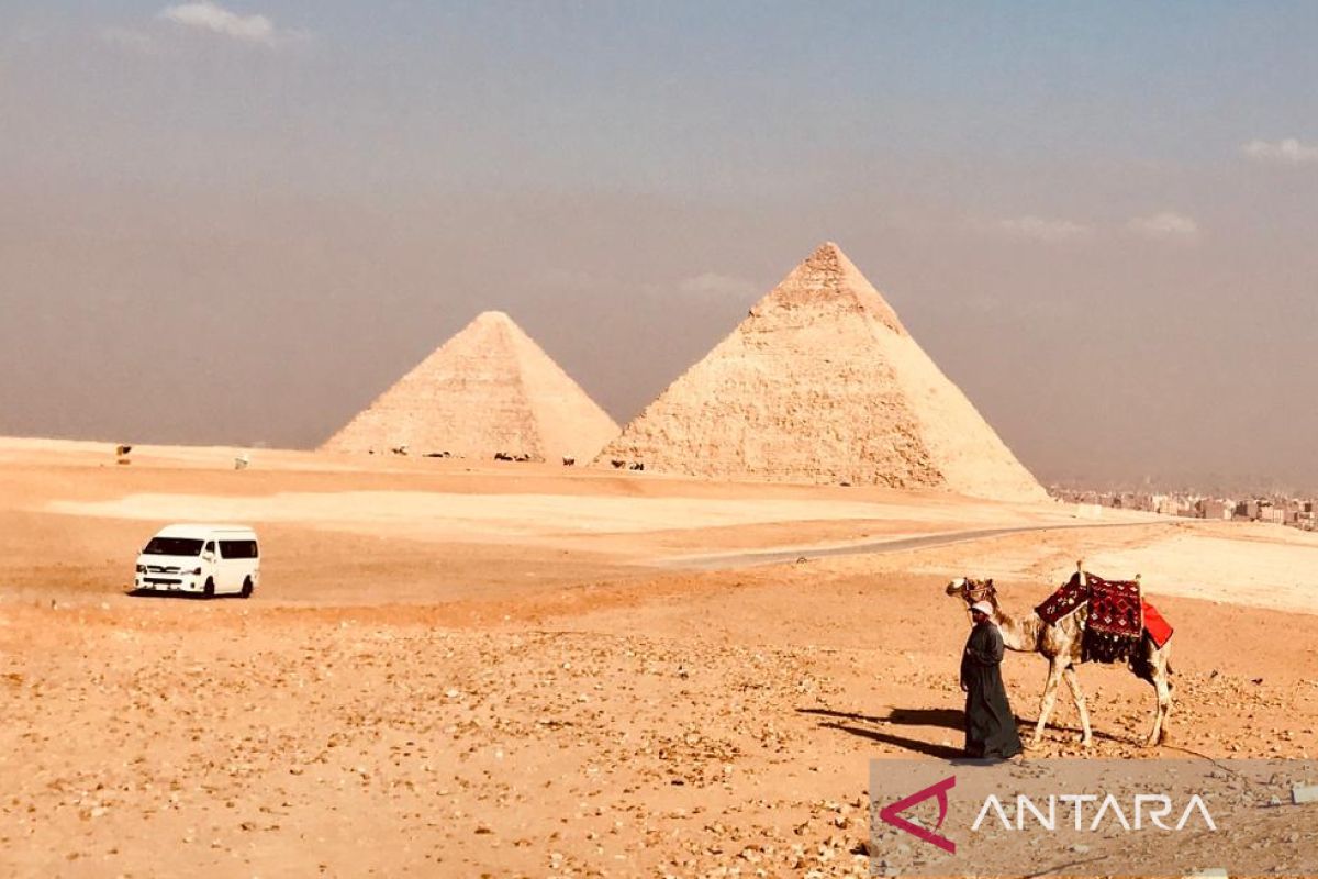 Bebas Tunjuk Dan Angkat Piramida Mesir Dari Panorama Di Giza Antara News Jawa Timur 6074