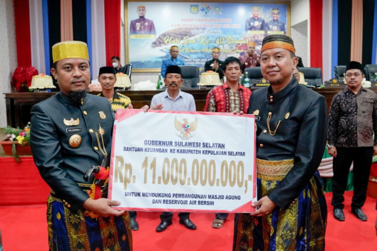 Gubernur Sulsel beri bantuan keuangan Rp11 miliar kepada Selayar
