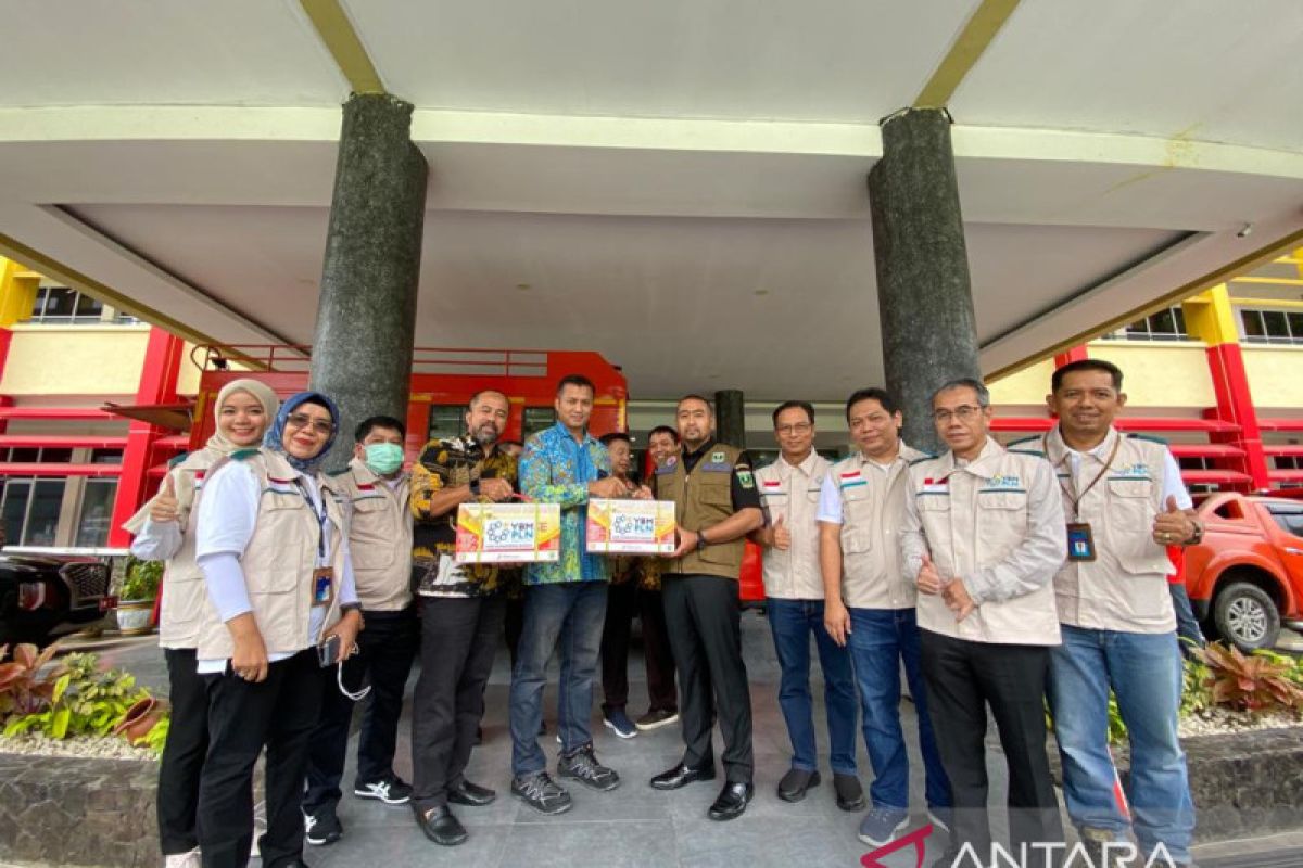 Peduli korban gempa Cianjur, YBM PLN salurkan 200 Kg randangmelalui Pemprov Sumbar
