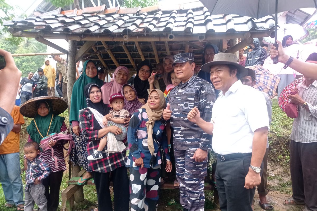TNI AL pantau kapal perang  asing di Pos Pulau Sangiang Banten