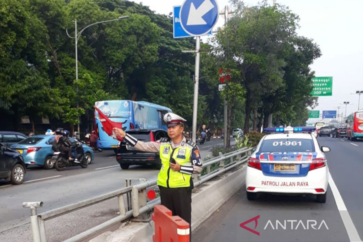 PJR Polda Metro tangkap buronan Bareskrim di Tol JORR