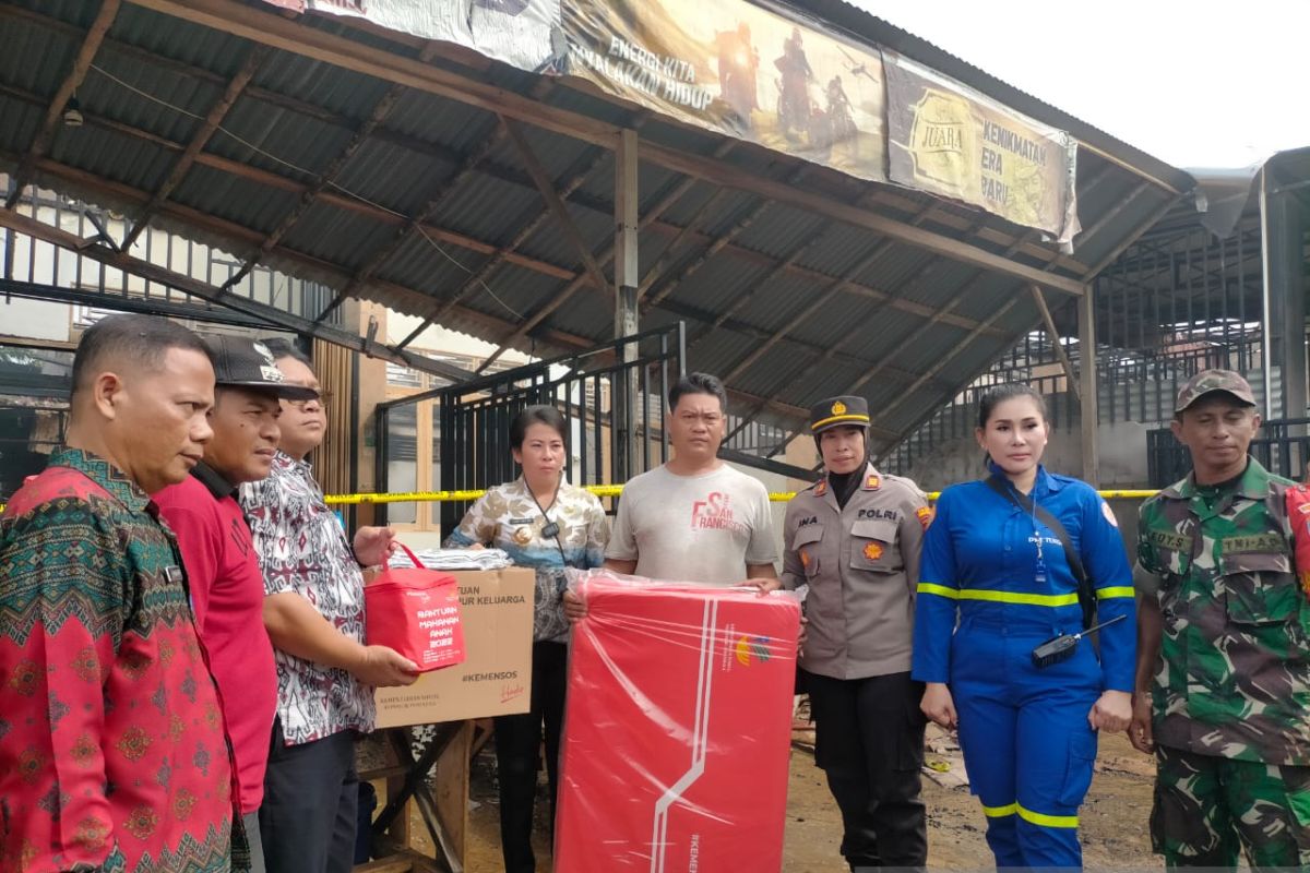 Tjhai Chui Mie berikan bantuan untuk korban kebakaran