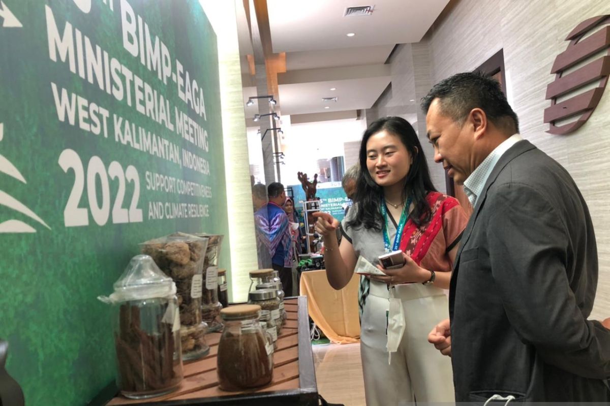 Delegasi Malaysia tertarik dengan Jamur Susu Harimau saat pameran BIMP-EAGA