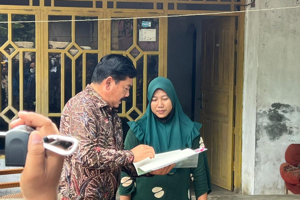 Menteri ATR kunjungi rumah warga pastikan Program PTSL tepat sasaran