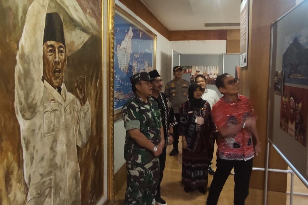 LKBN ANTARA gelar pameran foto bertajuk "Bangkit Menuju Endemi" di Blitar jatim