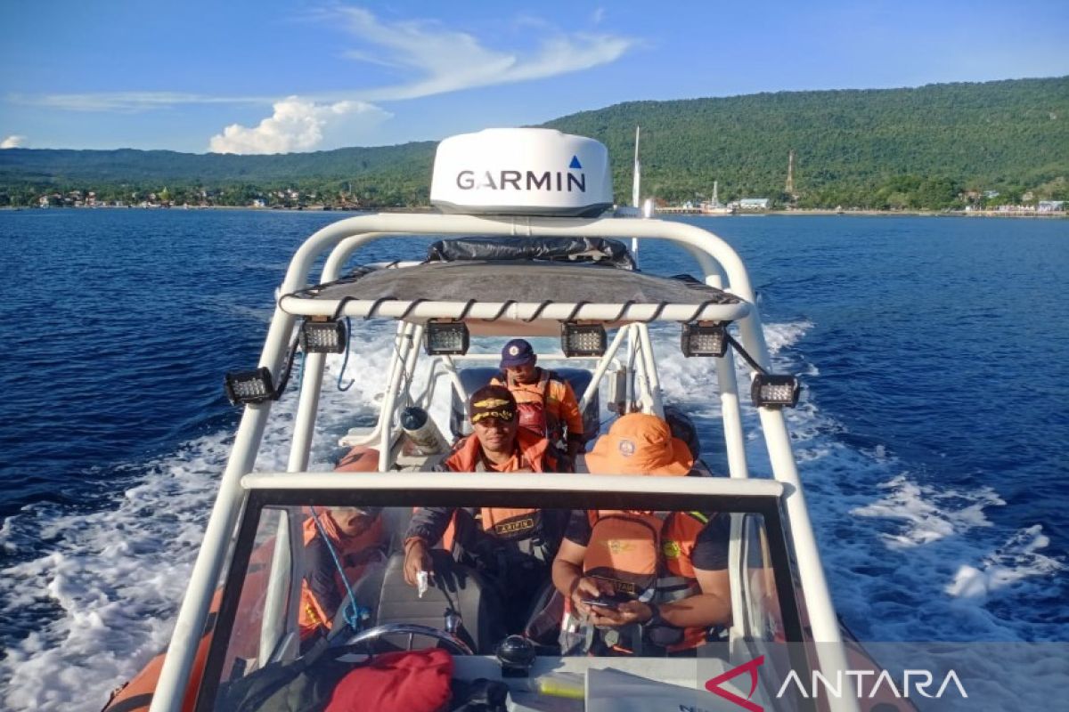 Tim SAR melanjutkan pencarian nelayan tersambar petir di perairan Buton