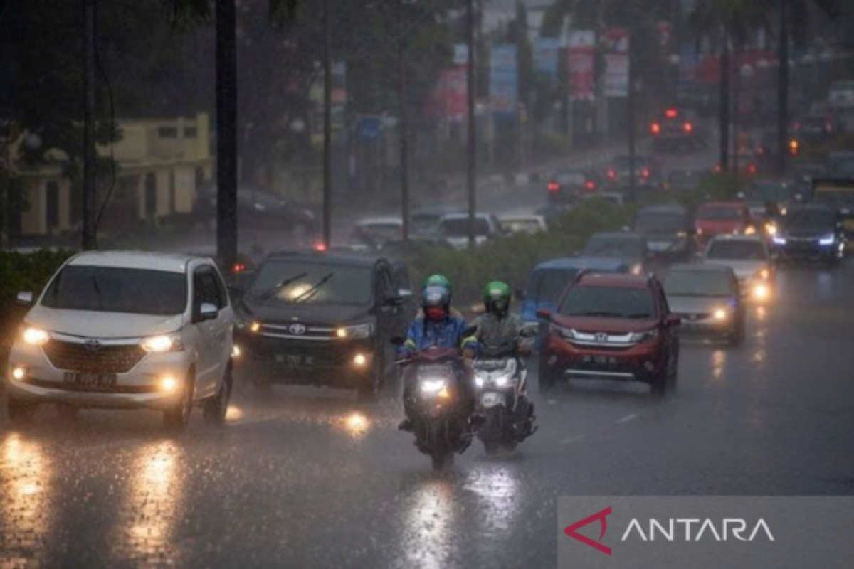 BMKG prakirakan hujan lebat melanda sebagian besar wilayah Indonesia