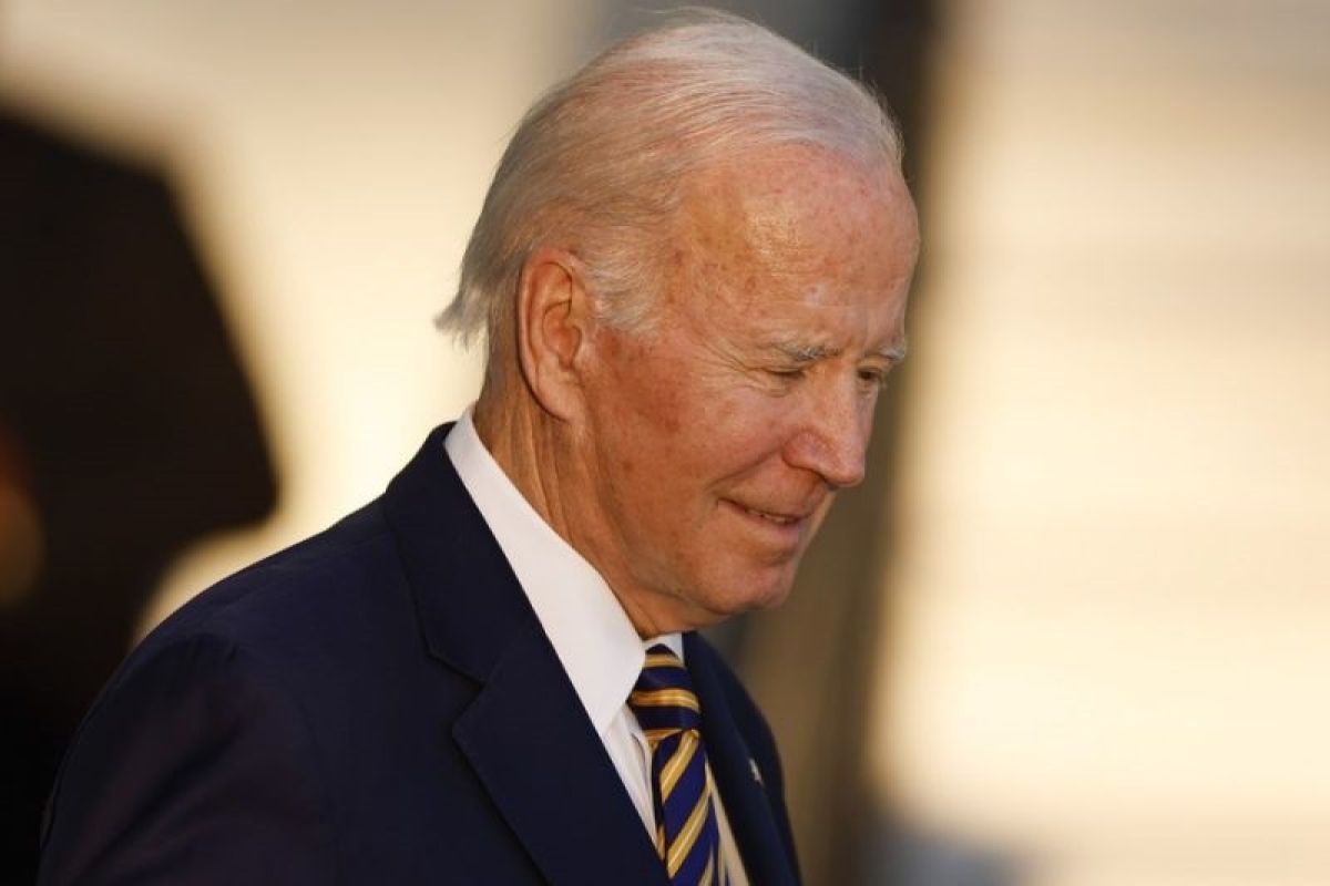 Presiden AS Joe Biden kembali serukan larangan senapan serbu