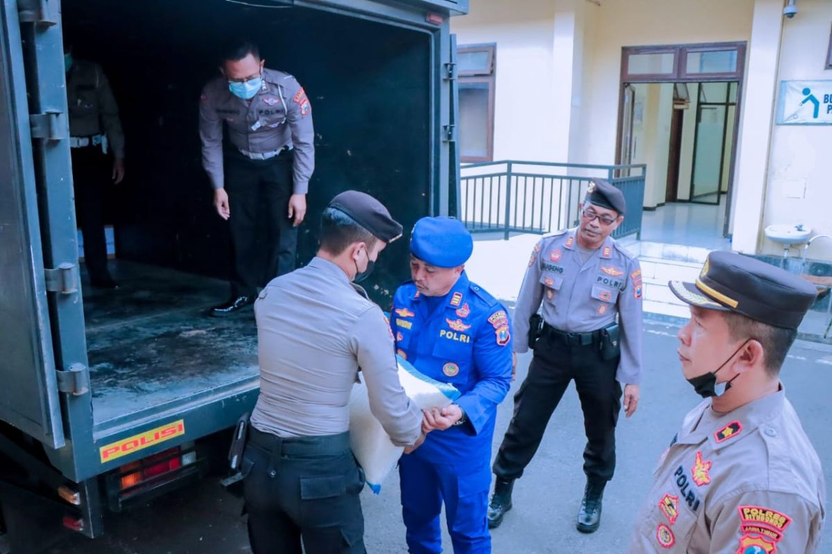 Polres Situbondo dan Bondowoso kirim bantuan kemanusian korban gempa Cianjur