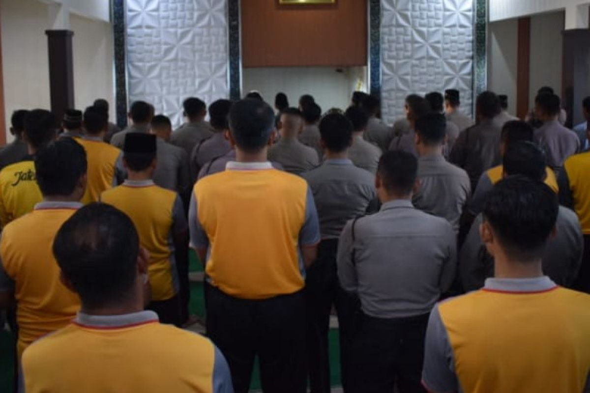 Polres Demak gelar shalat gaib-galang dana untuk korban gempa Cianjur