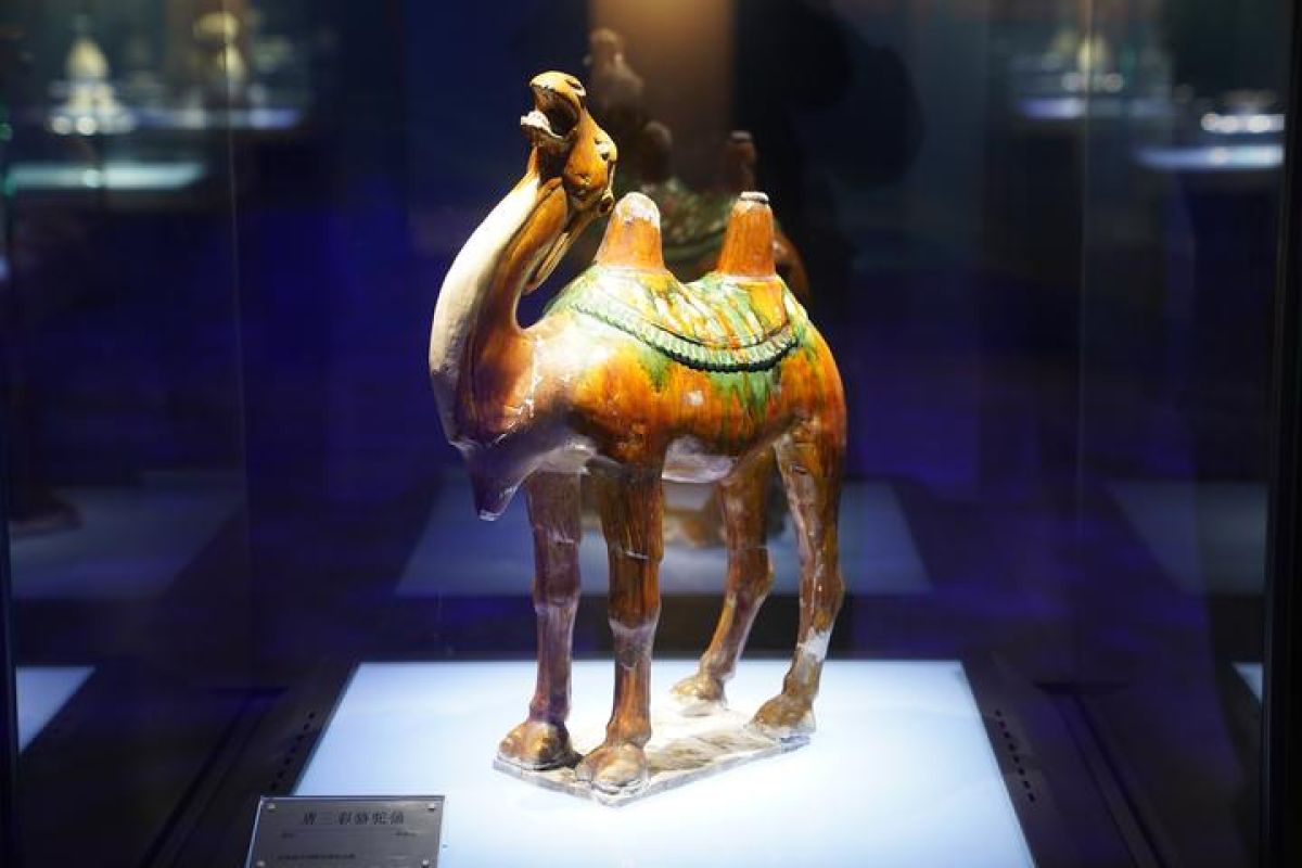 Menilik deretan porselen China kuno yang "ceritakan" kisahnya