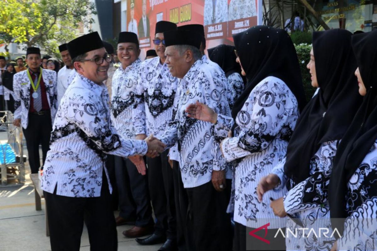 Bakri Siddiq komit perjuangkan kesejahteraan guru di Banda Aceh