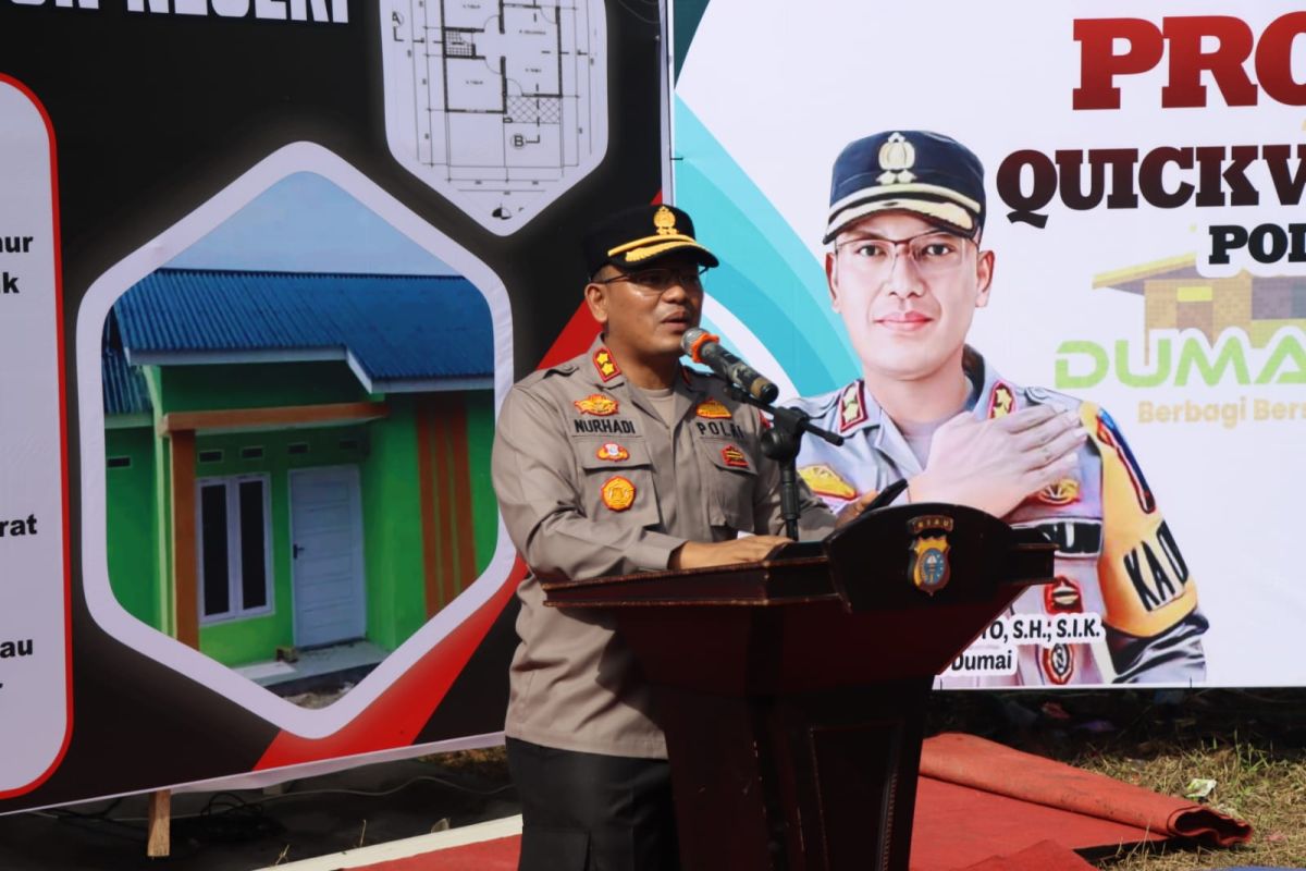 Kapolres Dumai inisiasi program bedah rumah, target dua per bulan