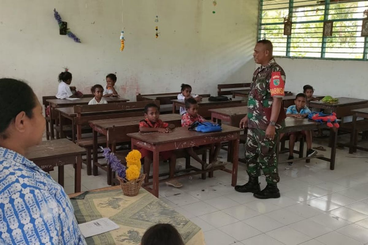 Koramil Biak Timur beri wawasan kebangsaan siswa sekolah dasar