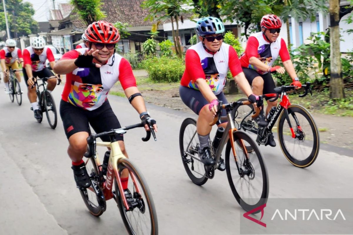 Pramono Anung dan Hasto jadi peserta Banteng Fondo Ride di Kediri