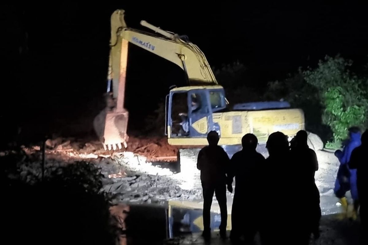 PLN  pulihkan sistem kelistrikan akibat longsor di Mandailing Natal