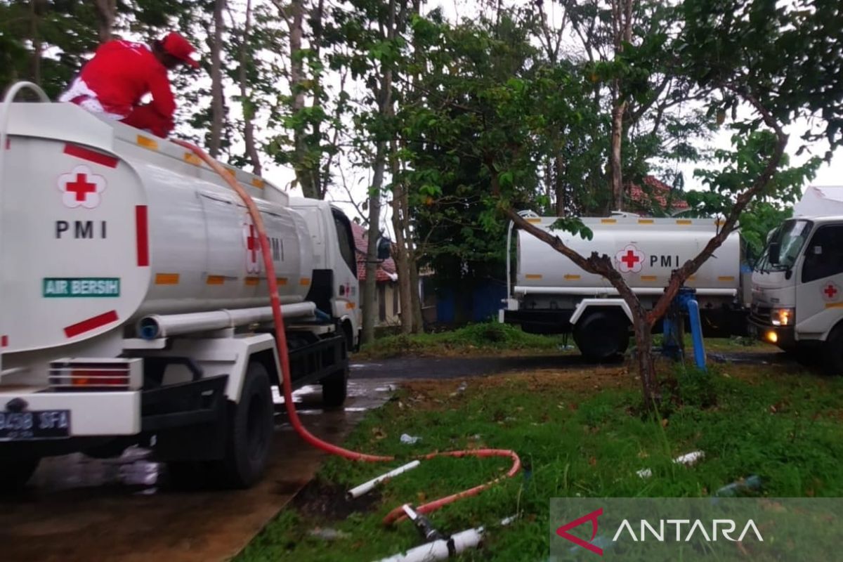 Cianjur quake: PMI supplies 100,000 liters of water for victims