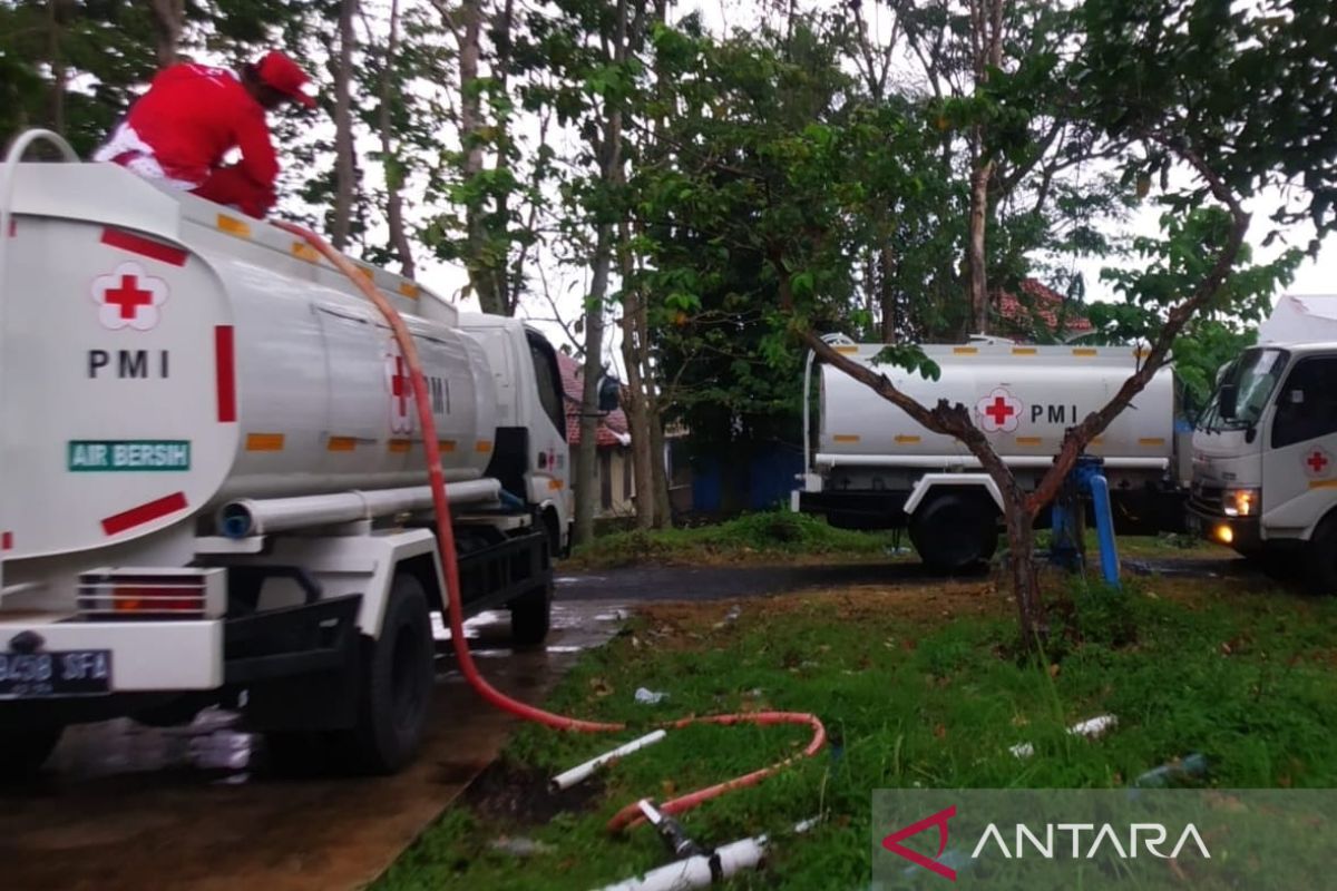 100 ribu liter air disalurkan PMI ke pengungsian korban gempa Cianjur