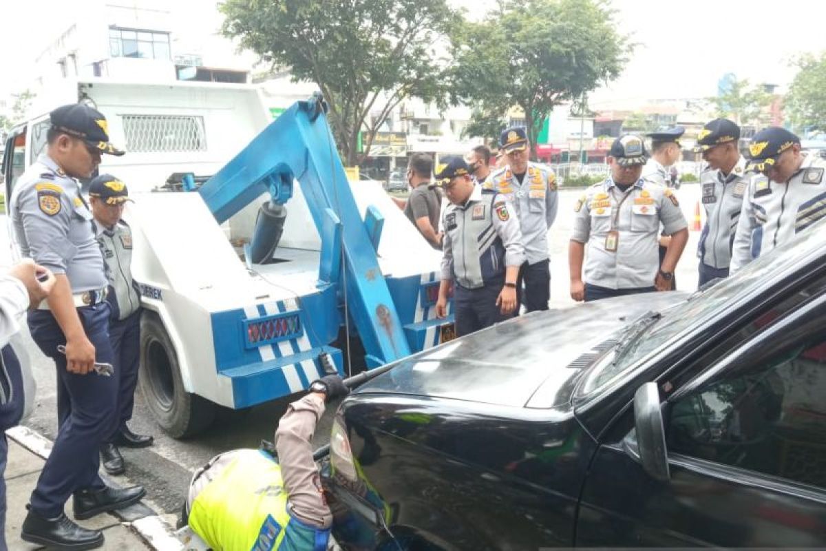 Dishub Pekanbaru tindak 400 kendaraan parkir sembarangan