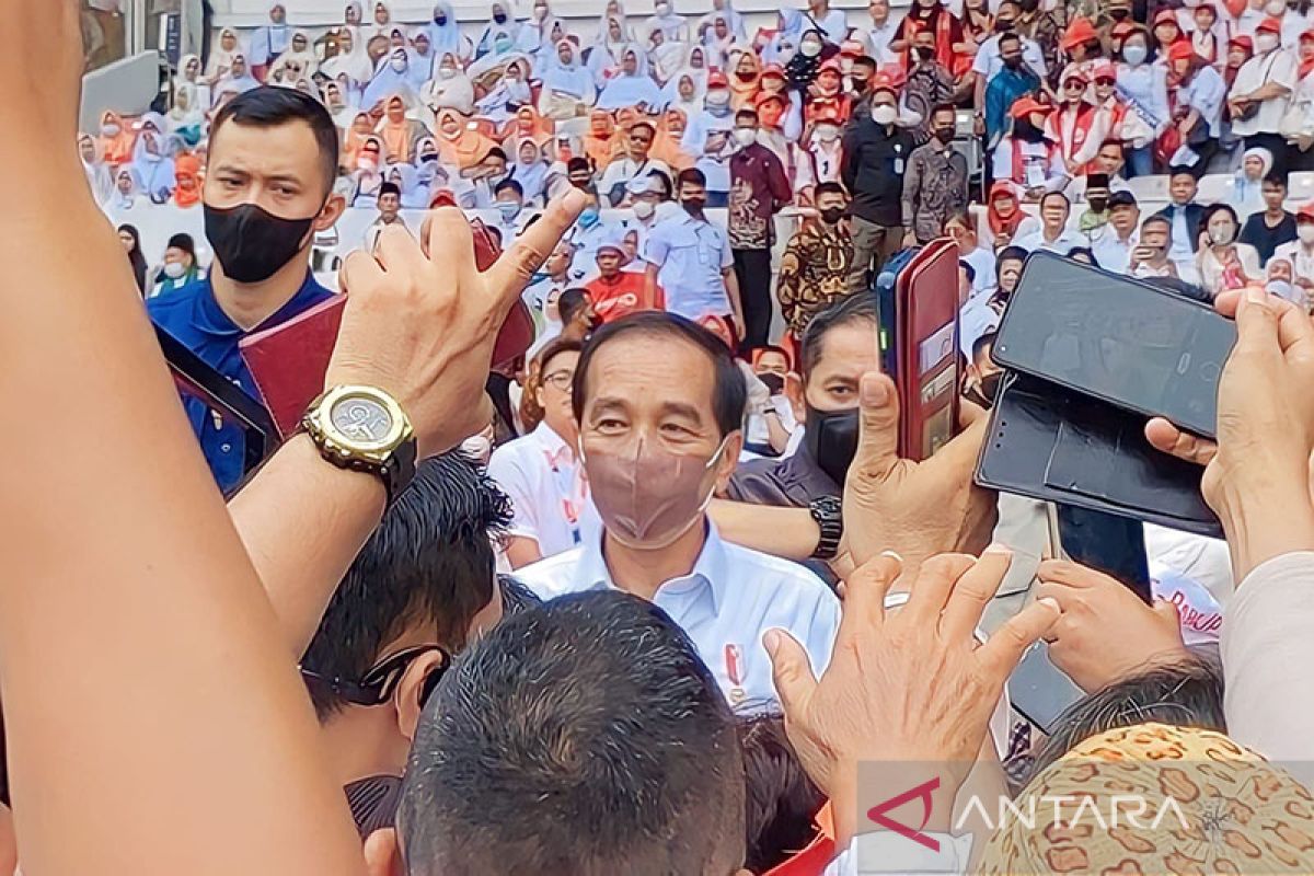 Jokowi ajak relawannya heningkan cipta bagi korban gempa Cianjur di Nusantara Bersatu