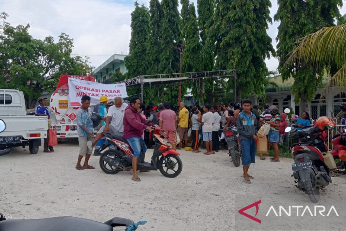 Pemkot Kupang menggelar operasi pasar minyak tanah