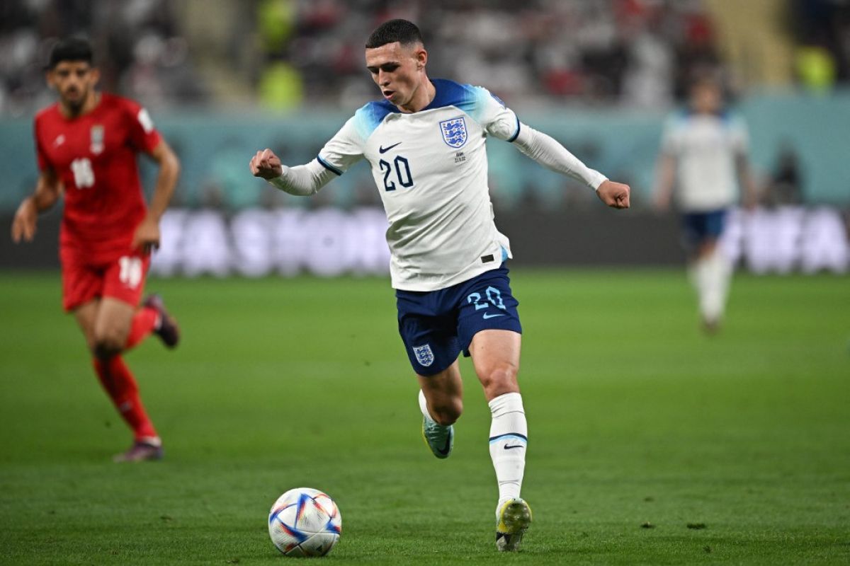 Enggan turunkan Phil Foden, Southgate di bawah tekanan