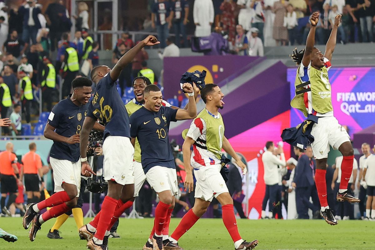 Hasil Piala Dunia 2022, Mbappe cetak dua gol bawa Prancis ke babak knockout