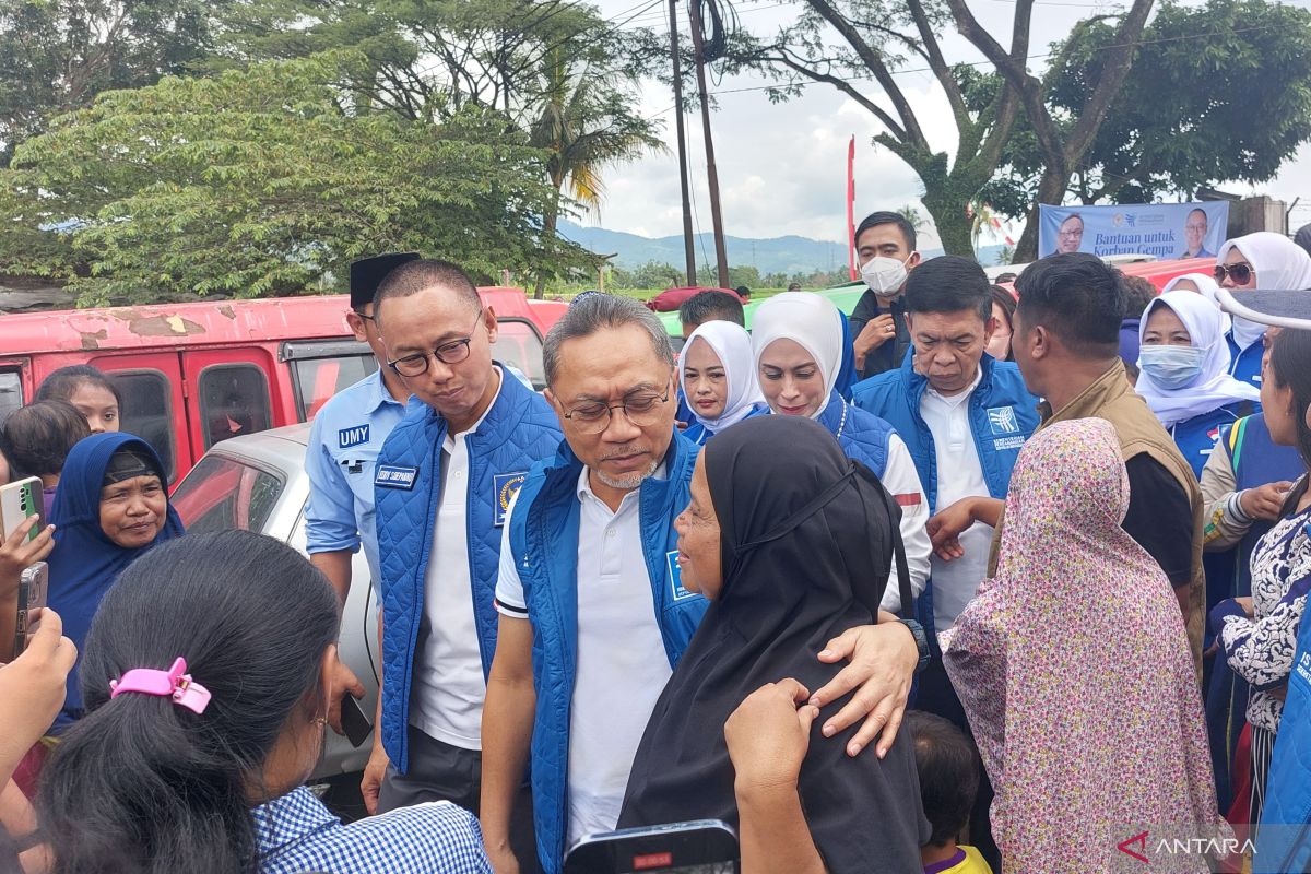 Zulkifli Hasan kunjungi pengungsi korban gempa Cianjur