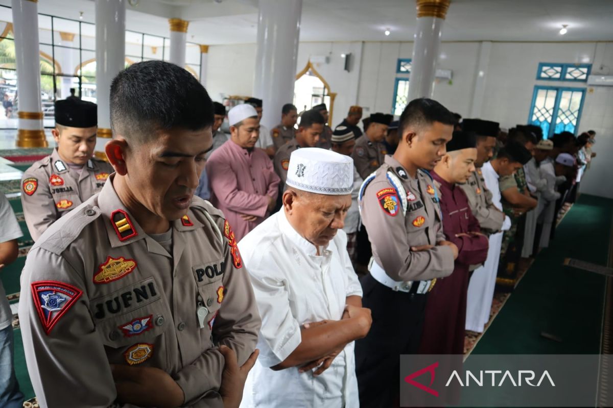 Polres Aceh Barat gelar sholat gaib untuk korban gempa bumi Cianjur