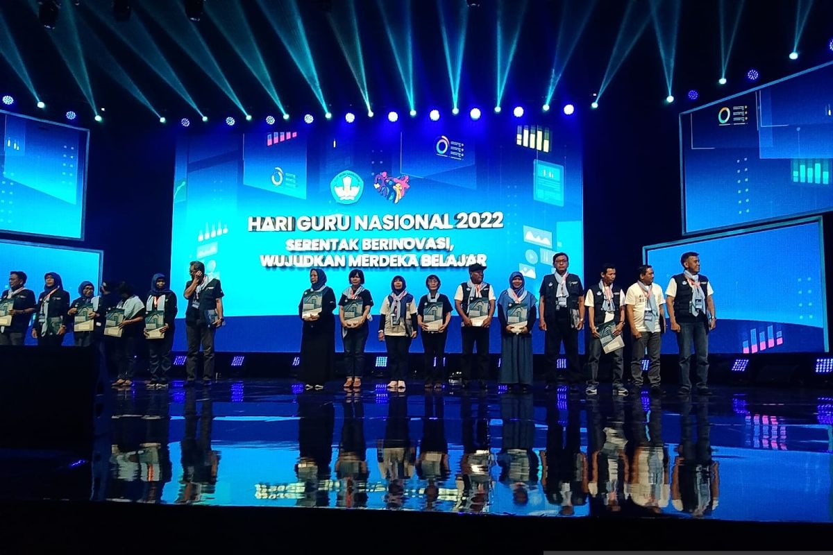 Jatim borong 27 trofi apresiasi GTK inspiratif 2022