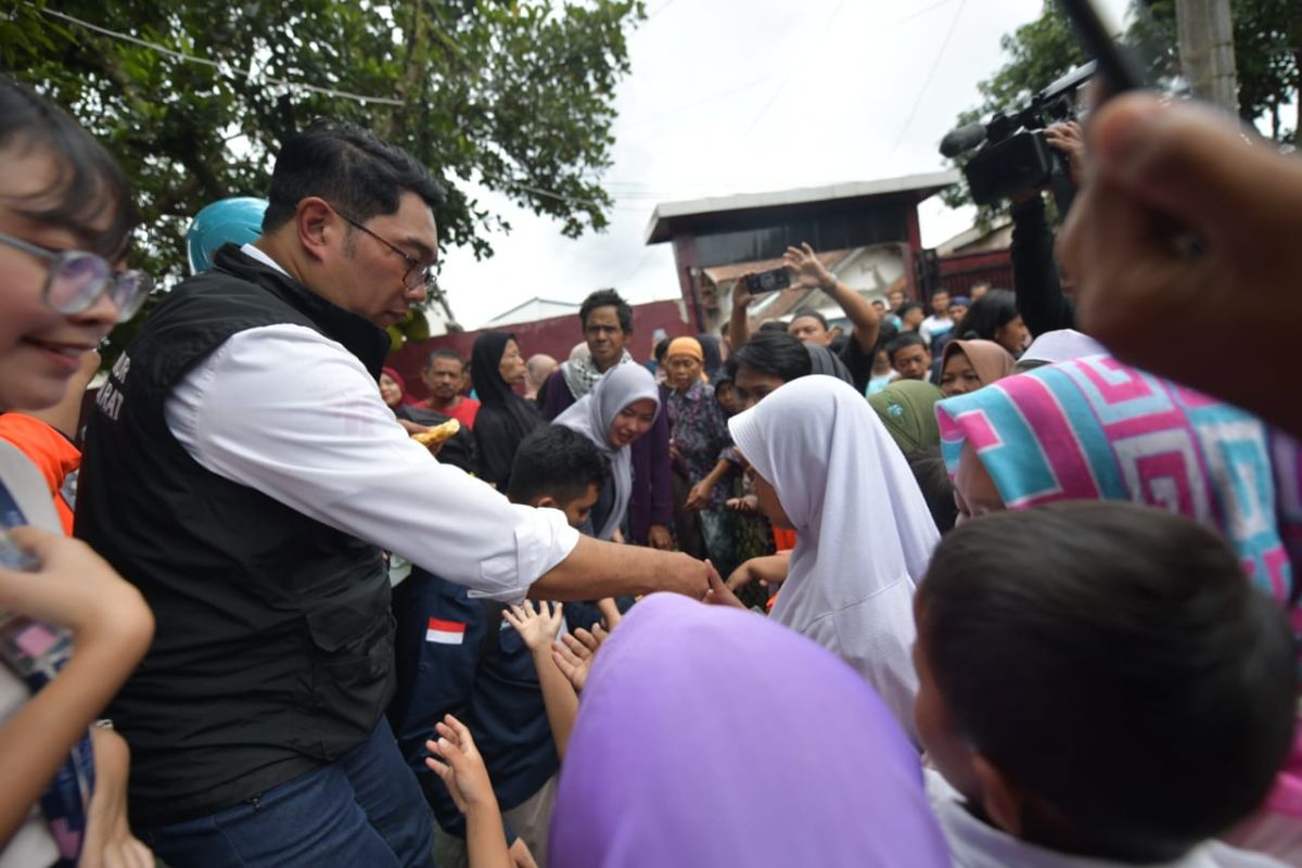 Gubernur Jawa Barat Ridwan Kamil sesalkan pencabutan label pemberi bantuan gempa