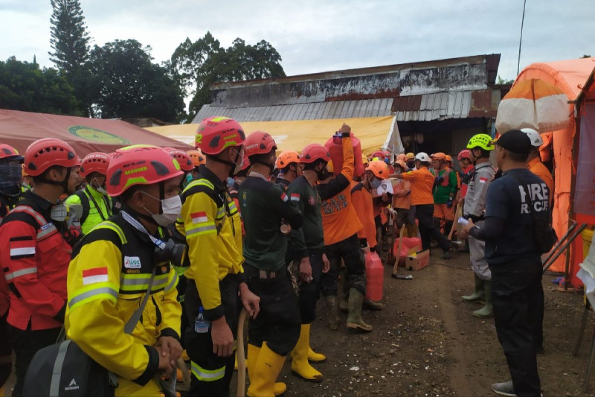 Tim SAR lanjutkan pencarian 14 orang yang hilang setelah gempa Cianjur
